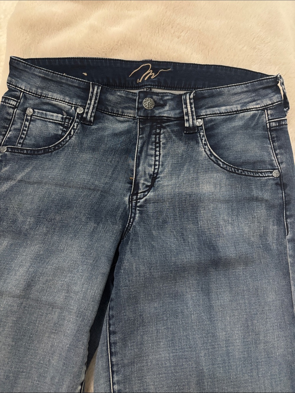 Women’s Skinny Jeans in Faded Blue Wash